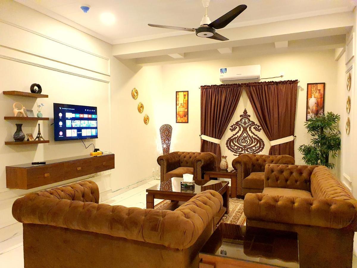 רוואלפינדי Luxurious Landing Apartments & Suites Bahria Town מראה חיצוני תמונה