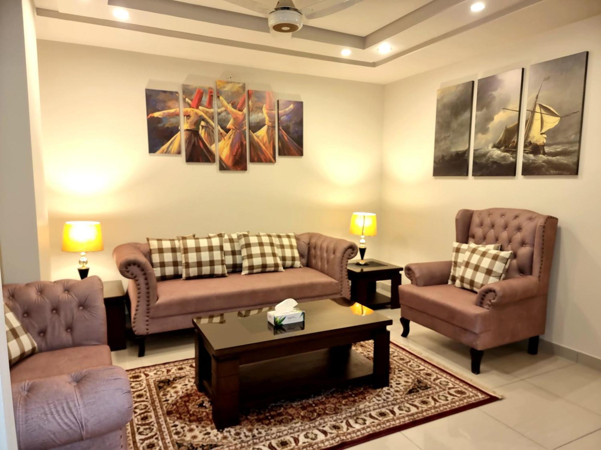 רוואלפינדי Luxurious Landing Apartments & Suites Bahria Town חדר תמונה